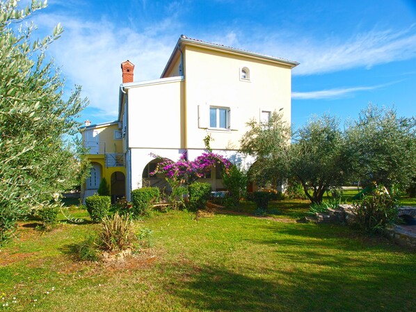 Front of property - Apartment 1969 (Liznjan)