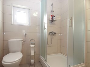 Standard Apartment, 2 Bedrooms (26427) | Bathroom - Apartment 1975 (Vodnjan)