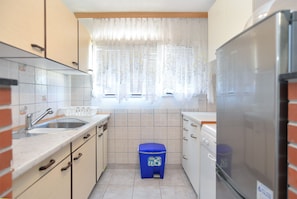 Standard Apartment, 2 Bedrooms (26592) | Private kitchen | Fridge, oven, stovetop, cookware/dishes/utensils