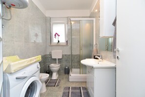Standard Apartment, 2 Bedrooms (26749) | Laundry