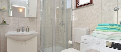 Departamento estándar, 1 habitación (27187) | Baño | Regadera, secadora de cabello, toallas