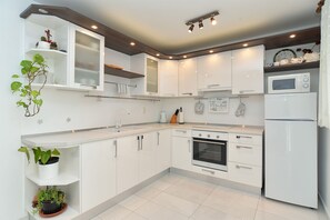 Apartemen Standar, 3 kamar tidur (27430) | Dapur pribadi | Lemari es, microwave, oven, dan kompor