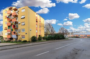 Street view - Apartment 1987 (Pula)