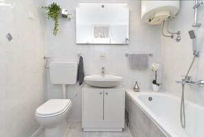 Standard Apartment, 1 Bedroom (27431) | Bathroom
