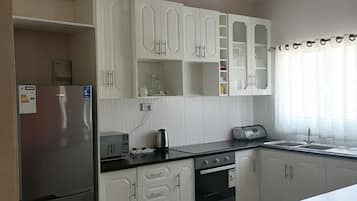 Double Room | Desk, iron/ironing board, free WiFi, bed sheets