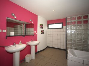 House | Bathroom | Shower - Luxurious Holiday Home in Courset With Swimming Pool (Courset)