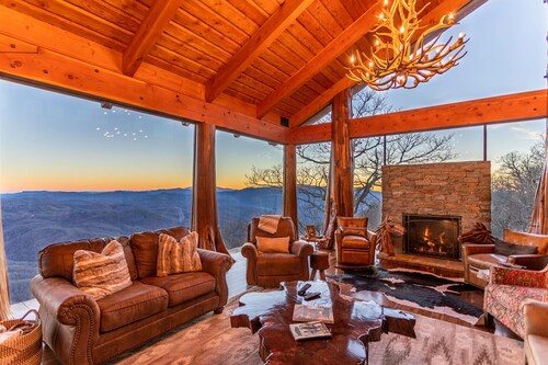 The Flying Eagle in EN - Best views in High Country- Luxury home, hot tub, pool table