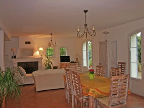 Dining - Luxurious Villa in Cotignac With Private Pool (Cotignac)