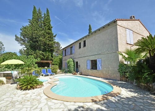 Villa in Frejus With Pool Near Beach