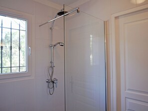 Villa | Badezimmer | Badewanne
