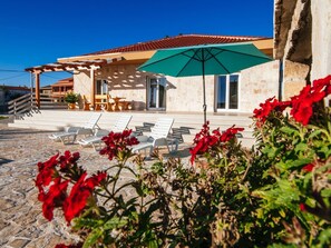 House | Exterior - Charming Holiday Home With Private Swimming Pool, Big Garden, Near the Sea (Privlaka)