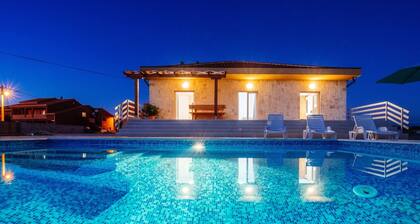 Charming Holiday Home With Private Swimming Pool, Big Garden, Near the Sea