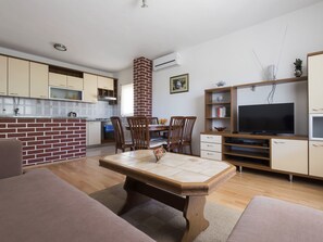 Apartment | Dining