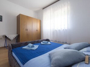 Apartment | 3 bedrooms, individually furnished, bed sheets