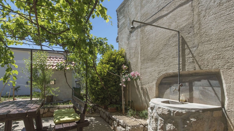 Nice Apartment With Private Roofed Terrace, Near the Sea and National Park