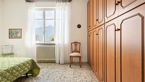Unclassified image, 4 of 40, button - Delightful Villa With Garden (San Siro)