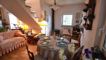 Villa | Dining