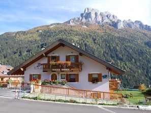 Exterior - Scenic Chalet in Vigo di Fassa With Garden, Garden Furniture (San Giovanni di Fassa)