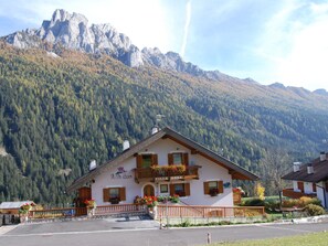 Exterior - Scenic Chalet in Vigo di Fassa With Garden, Garden Furniture (San Giovanni di Fassa)