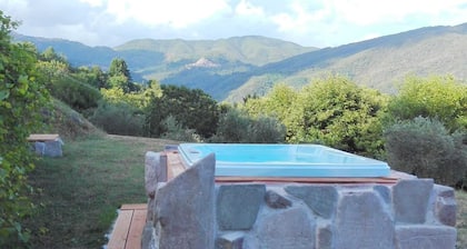Beautiful Cottage in Pescia with Hot Tub