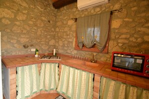 Cottage | Private kitchen | Stovetop - Belvilla by OYO Mura Pranu (Sant'Antioco)