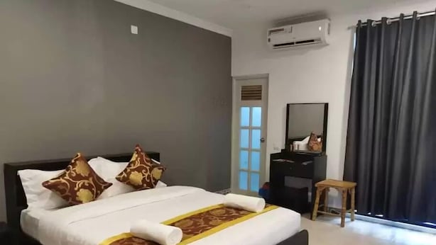 Unclassified image, 1 of 7, button - Holiday inn (Maafushi)