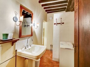 House | Bathroom