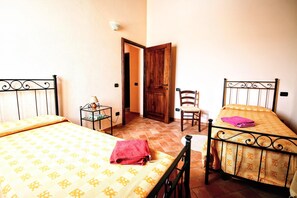 3 chambres, ameublement personnalisé, draps fournis