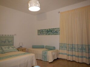 2 Schlafzimmer, Bügeleisen/Bügelbrett