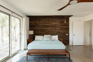 3 bedrooms, desk, iron/ironing board, travel crib - Desert View Retreat w/ HotTub in Joshua Tree (Joshua Tree)
