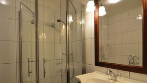 Bathtub - Secluded Holiday Home in Voorthuizen by the Lake (Nijkerk)