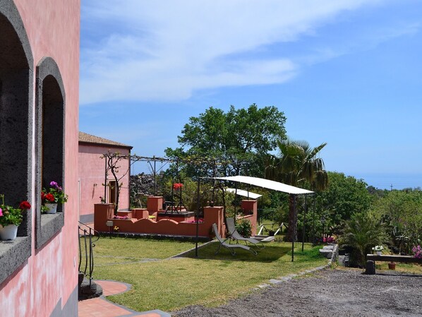 House | Exterior - Rustic Holiday Home in Santa Venerina With Terrace & Garden (Santa Venerina)