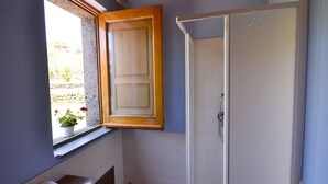 Bathroom - Rustic Holiday Home in Santa Venerina With Terrace & Garden (Santa Venerina)