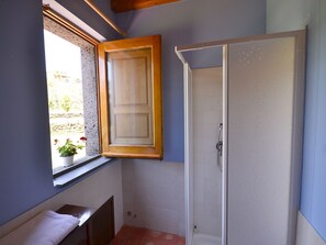 House | Bathroom - Rustic Holiday Home in Santa Venerina With Terrace & Garden (Santa Venerina)