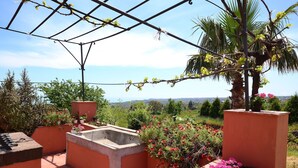 Exterior - Rustic Holiday Home in Santa Venerina With Terrace & Garden (Santa Venerina)