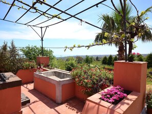 Exterior - Rustic Holiday Home in Santa Venerina With Terrace & Garden (Santa Venerina)