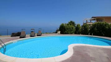 Apartment | Pool | Outdoor pool