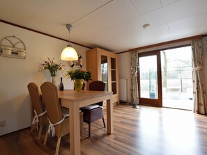 Dining - Chalet in Holiday Park With Spacious Living Room, Large Enclosed Garden and Unobstructed View (Vorden)