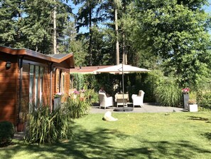 Exterior - Chalet in Holiday Park With Spacious Living Room, Large Enclosed Garden and Unobstructed View (Vorden)