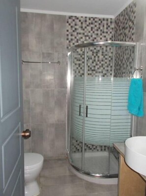 Dusche, Handtücher, Seife, Toilettenpapier