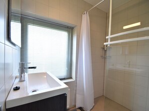 Ferienhaus | Badezimmer | Dusche, Haartrockner, Handtücher