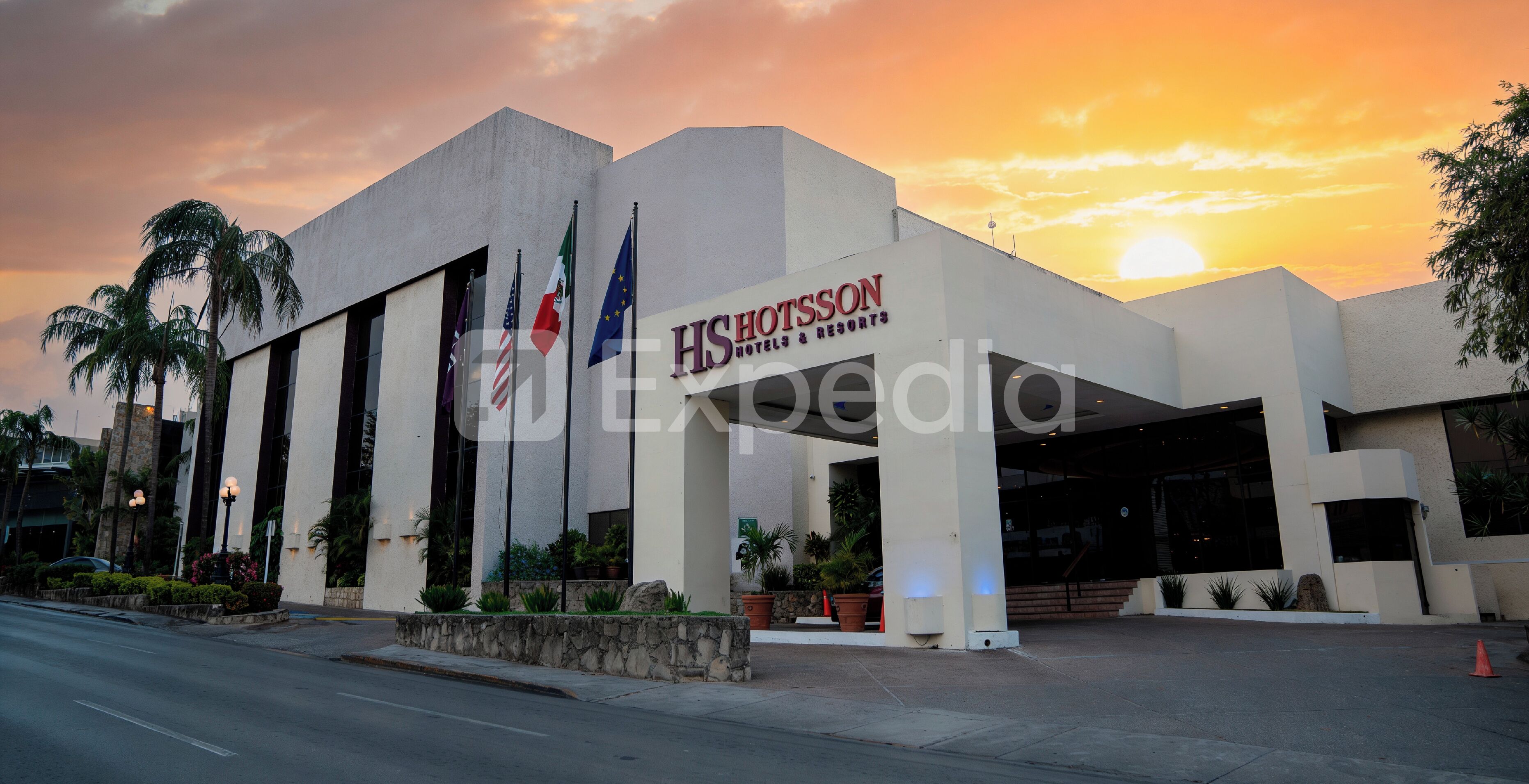 Vista frontal de la propiedad