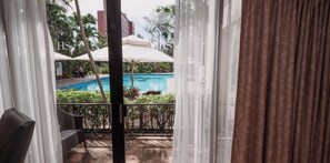 Executive King Pool View | Desk, iron/ironing board, free WiFi, bed sheets - HS HOTSSON Hotel Tampico (Tampico)