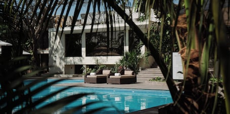 Outdoor pool. HS HOTSSON Hotel Tampico