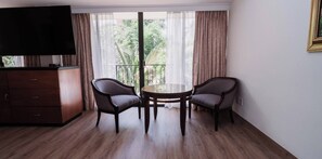 总统客房, 1 张特大床 | 办公桌、熨斗/熨衣板、免费 WiFi、床单