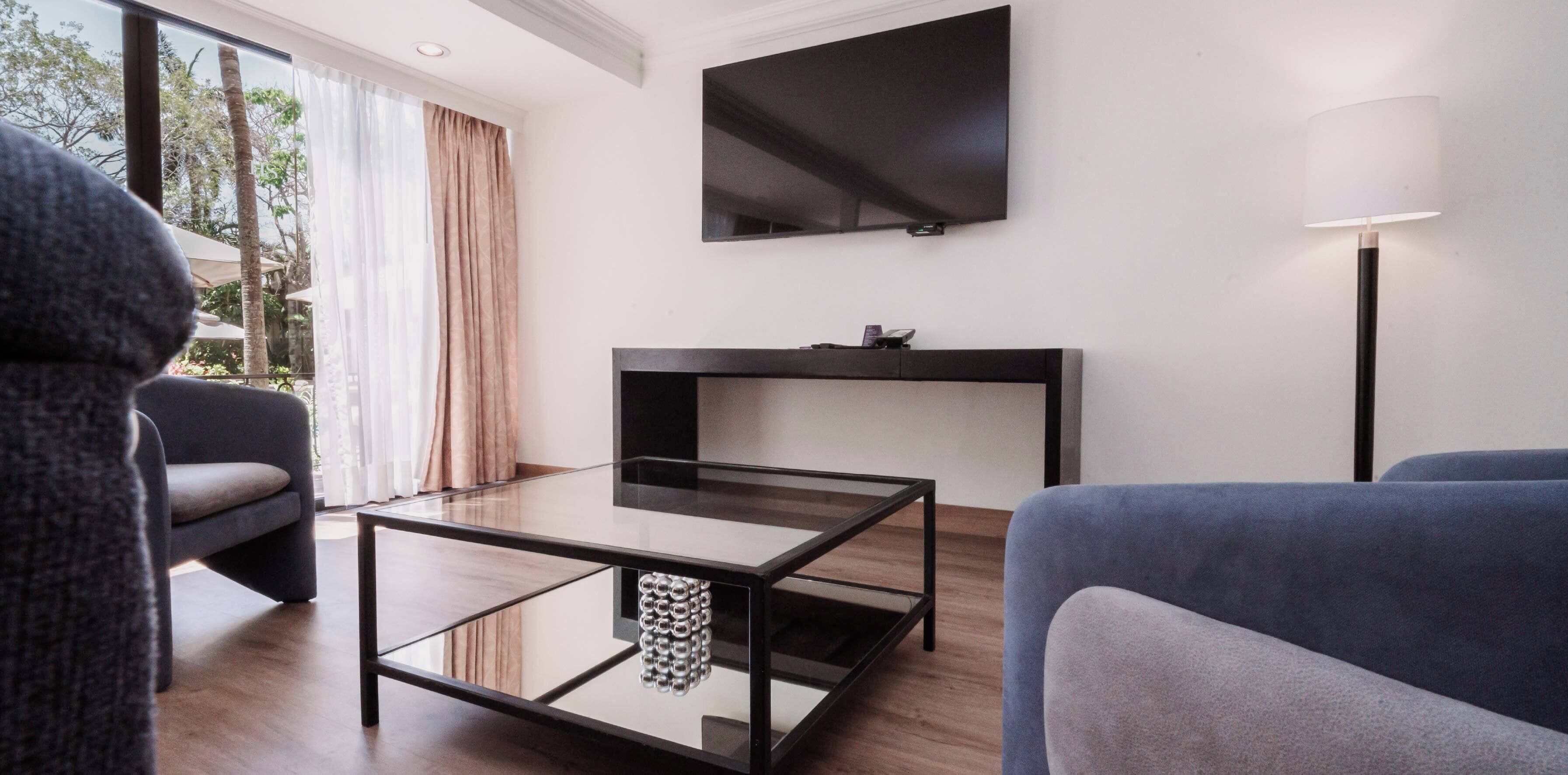 presidential room, 1 king bed | living area | 40-inch flat-screen tv with cable channels