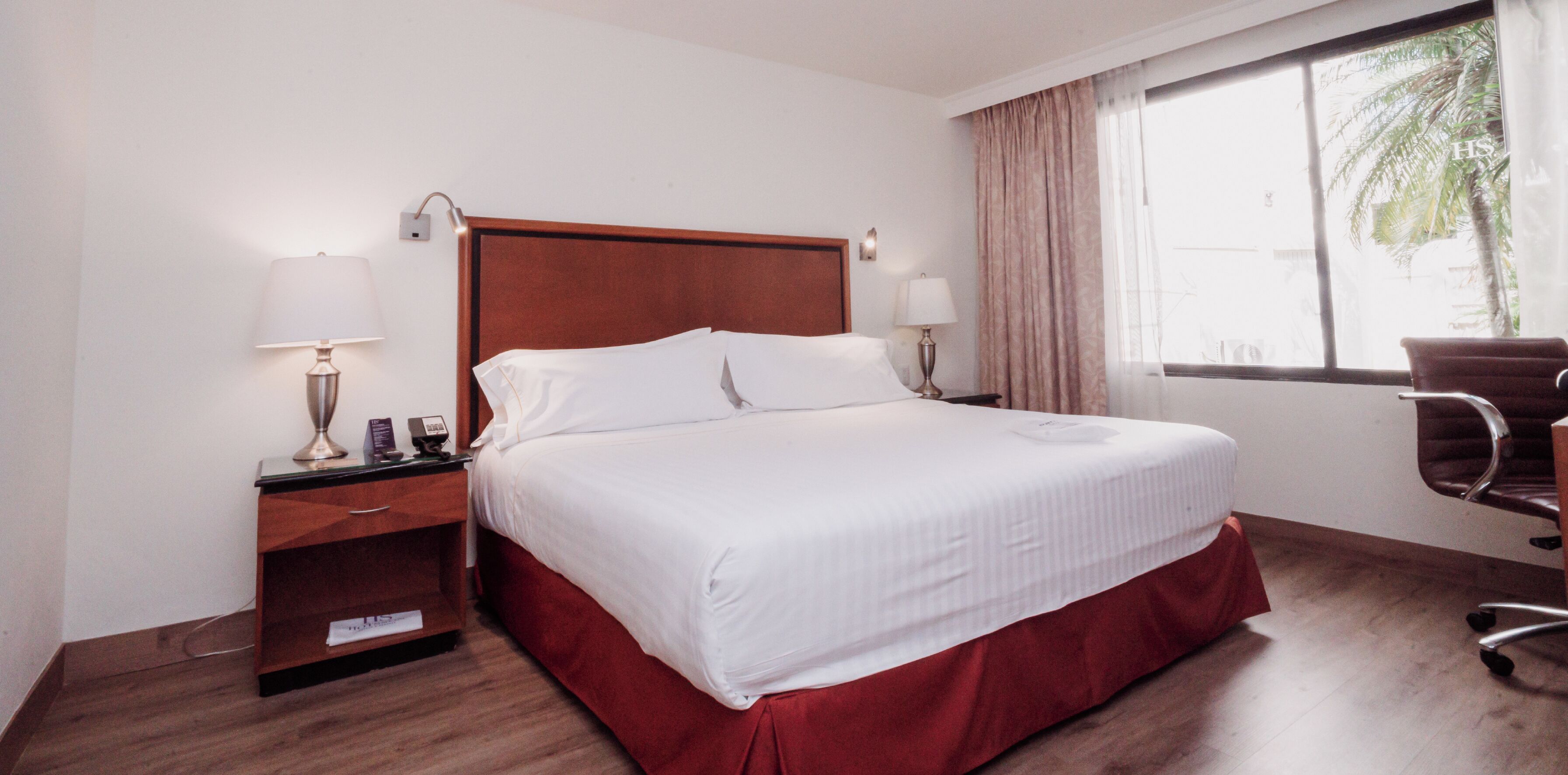 行政客房, 1 张大床 | 办公桌、熨斗/熨衣板、免费 WiFi、床单