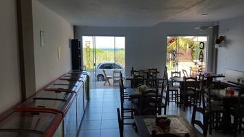 Tägliches kontinentales Frühstück (30 BRL pro Person)