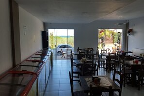 Café da manhã continental todos os dias (BRL 30 por pessoa) 