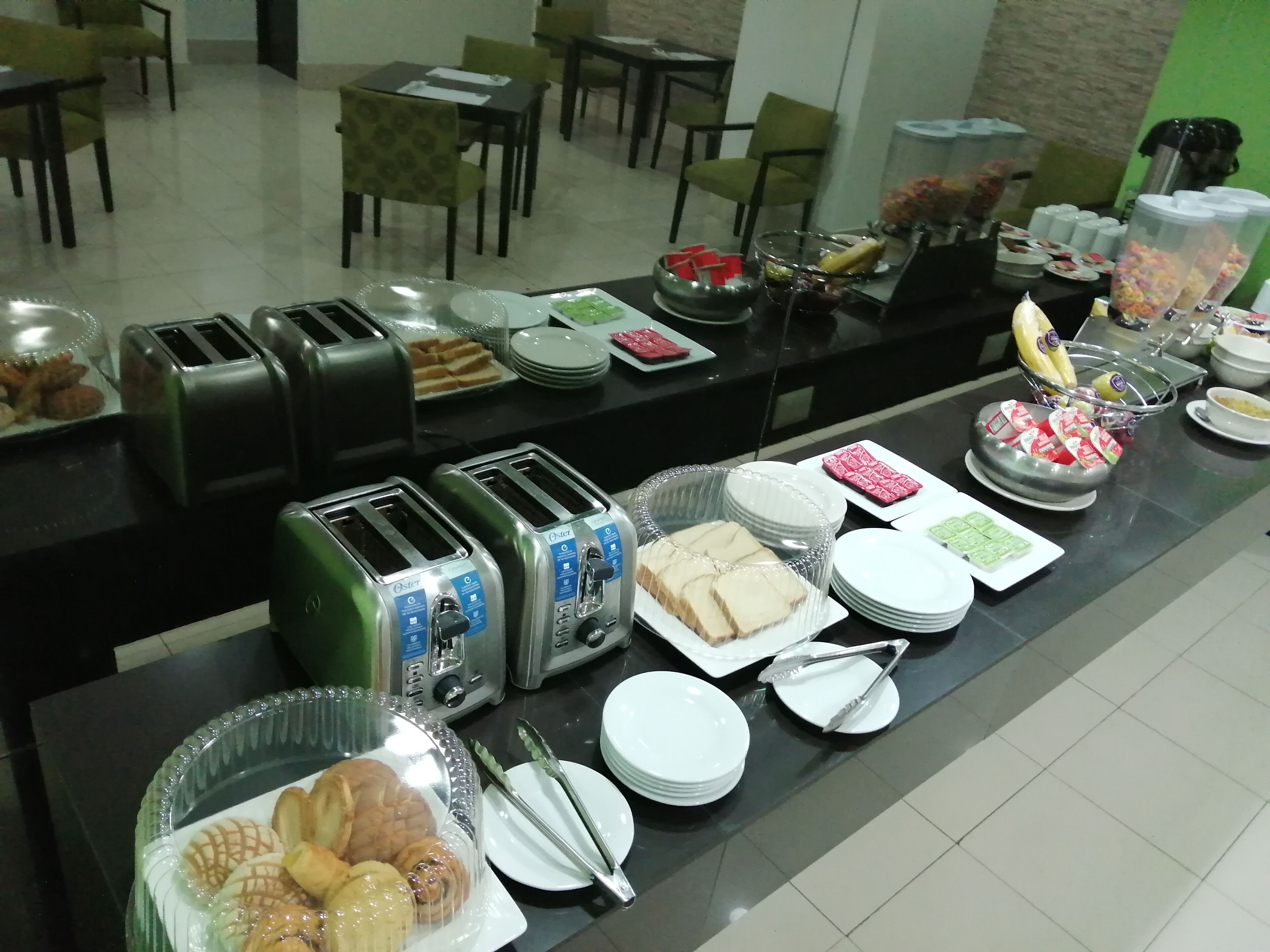 free daily continental breakfast